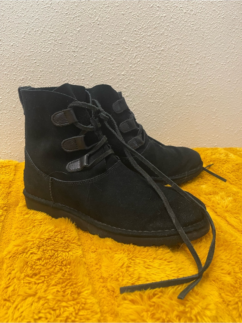 UGG Elvi Black Suede Lace-Up Ankle Boots Size 9